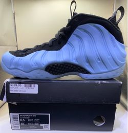 Nike Air Foamposite One Mens Size 8.5, or Womens Size 10, Barely Worn!