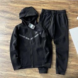 NIKE TECH - ZIPUP & SWEATPANTS