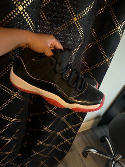 Jordan’s low top 11s (  size 7y )