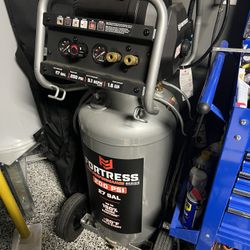 Fortress 27 Gallon/200 PSI Air Compressor