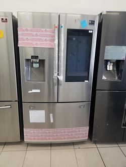 Refrigerador marca Samsung con pantalla