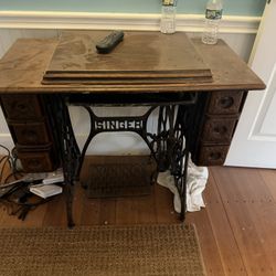 FREE - Pickup Only - SINGER ANTIQUE SEWING MACHINE 