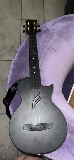 Enya Nova U 23" Carbon Fiber Concert Ukulele Bundle - Black