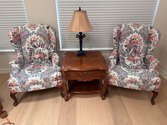 Solid wood coffee table with pattered fabric accent chairs and matching pillows