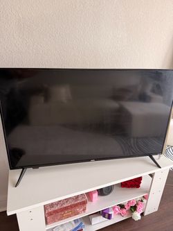 55” inch Roku tv + remote included