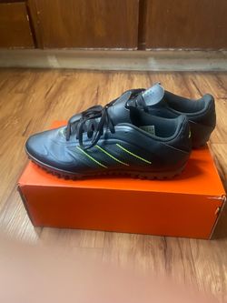 Size 10 adidas cleats