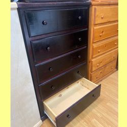 Dresser/ Five drawers dresser