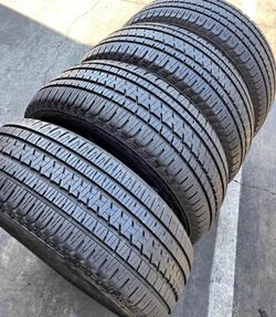 275/55/20 Bridgestone 📍📍 Vendo un set de llantas con 80% de vida las 4 📍🌟