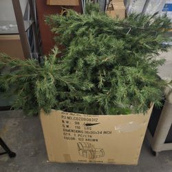 6ft Xmas Tree W/ Ornaments And Lights