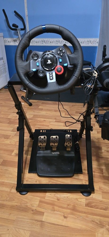 Logitech G29 Driving Force Racing Wheel (PS4/PS5/PC) – Great Condition