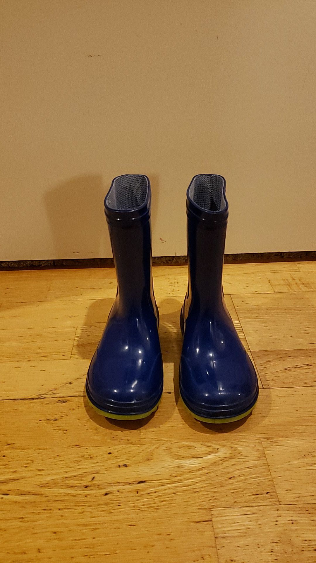Boys size 10 rain boots