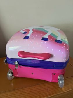 It’s very cute small luggage for little girls it’s unicorn made by Hayes it is barely used