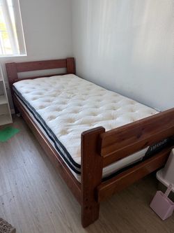 Cama completa de madera con base