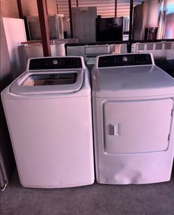White Frigidaire Washer And Electric Dryer Matching Set