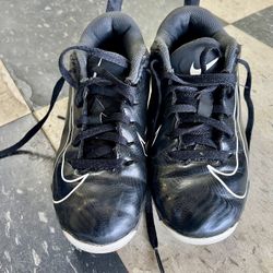 Nike Youth Football Cleats – Size 1Y