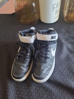 Nike Court Borough, Size 5.5, Black and White