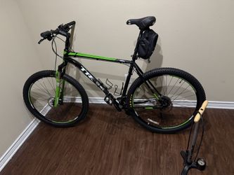 TREK Mountain Bike XXL X-Caliber 9 Barely Used 29er Black & Neon Green