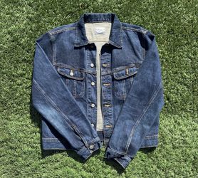 Polo Jean Jacket🔥 size Large in Kids may fit small in Men for 35$‼️‼️.