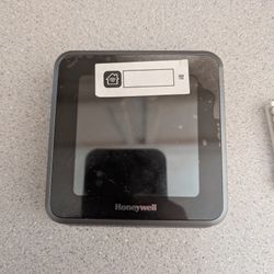 Honeywell Home Lyric T5 Wi-Fi Smart Thermostat - RCHT8610WF2006