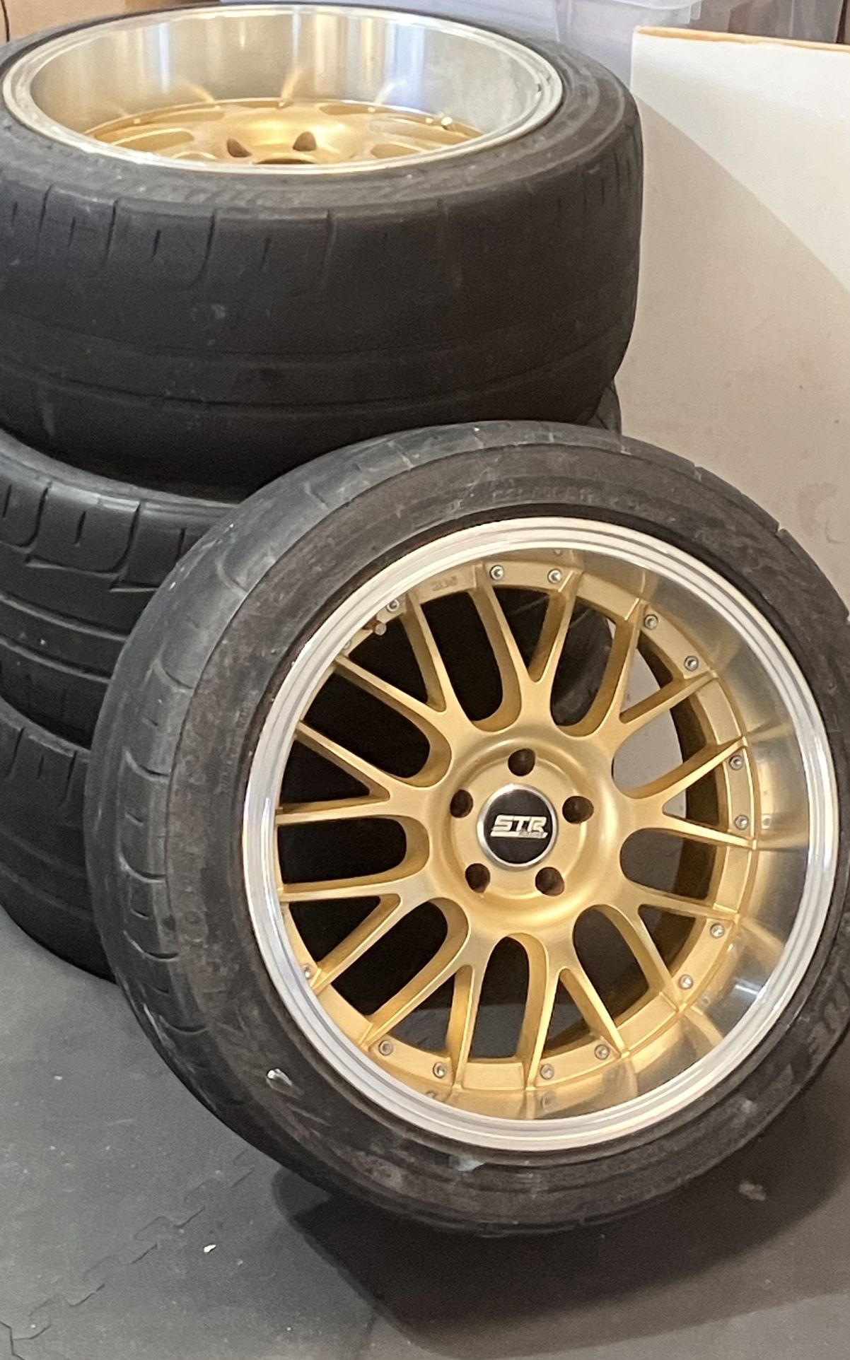 STR Racing car rims