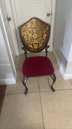 Six Beautiful Chairs Like The One In The Pic.