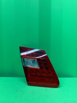 2010 2011 2012 2013 Mercedes-Benz E350 E550 E63 Left Driver Side Trunk Lid / Inner Tail Light OEM