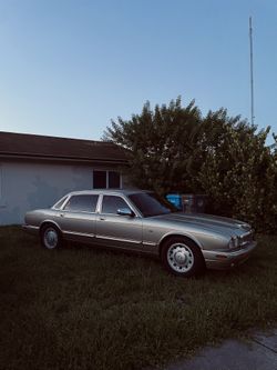 Jaguar XJ8 Vanden Plas
