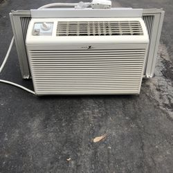 Very Good Condition Zenith Air Conditioner 