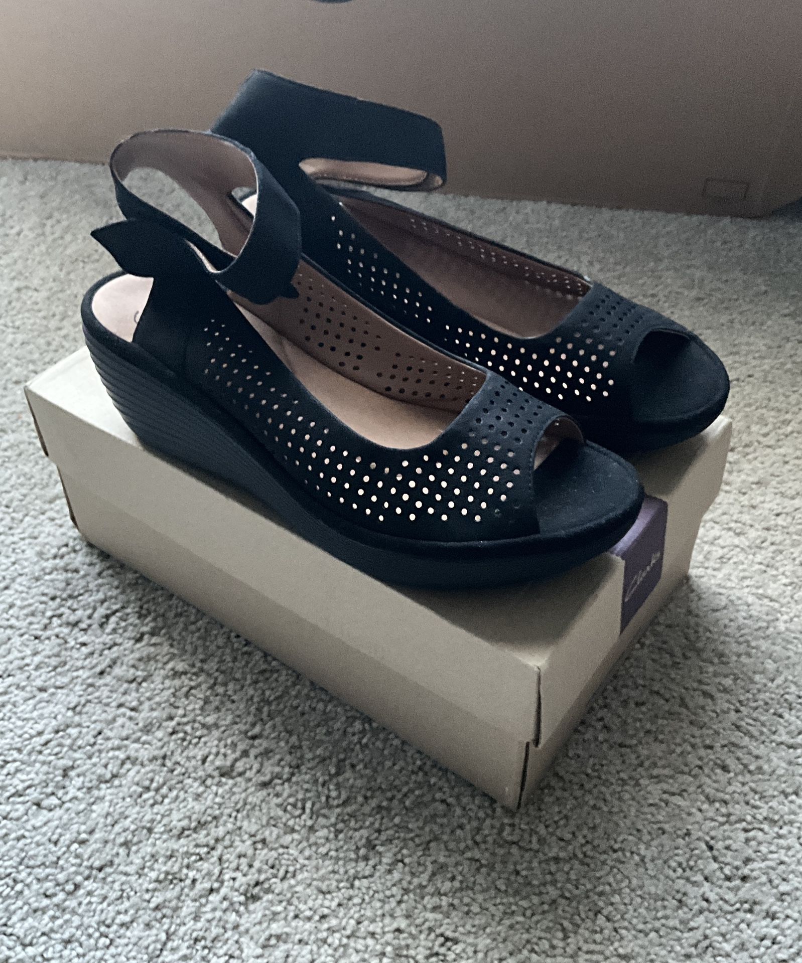 Women's Clarks Wedge Sandals Size: 9,5 NEW