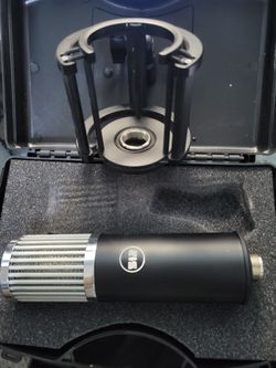 Studio Grade Condenser Microphone  - Large Diaphragm  - Brand New unused
