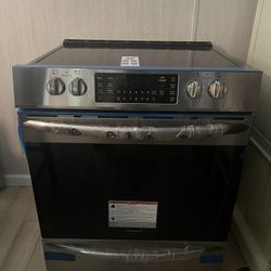 Frigidaire Electric Range/Oven 