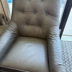 Lazy Boy Green Accent Chair $275. Can Deliver 