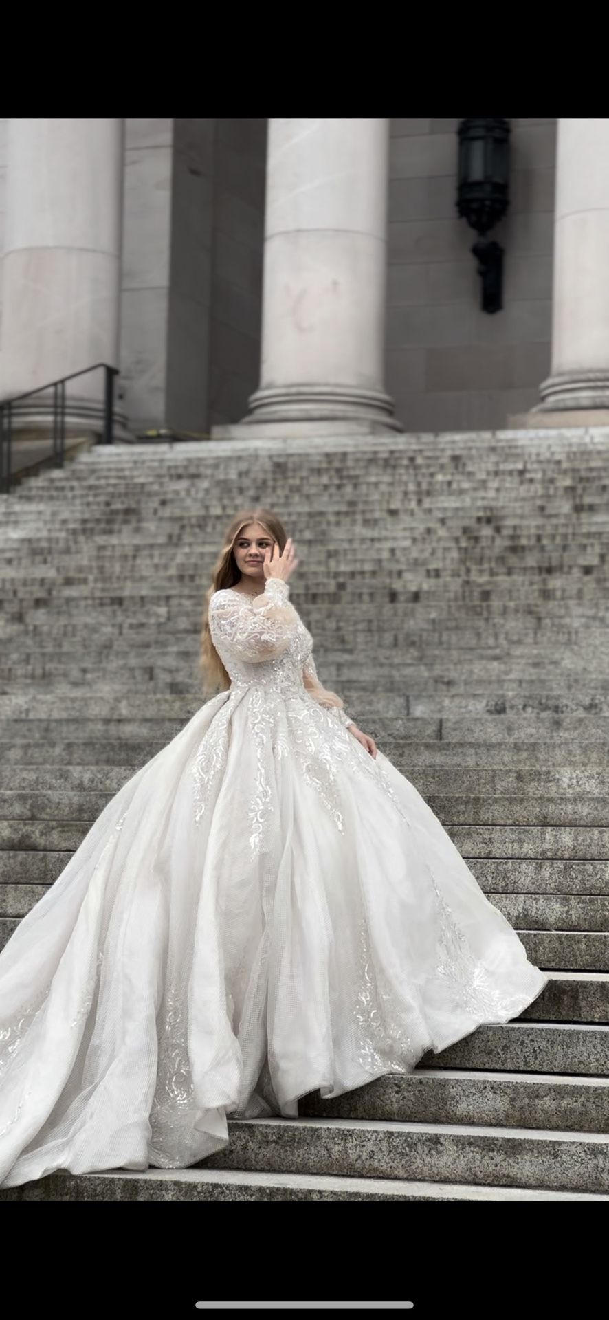 Exquisite royal wedding dress