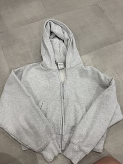 * SALE AS IS* LIKE NEW ARITZIA ZIPPED HOODIE