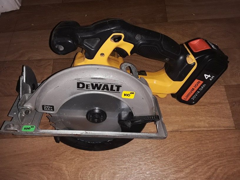 DeWalt DCS 393 6 1/2 In Circular Saw With Brand New High Amp Hour 4.0 Battery