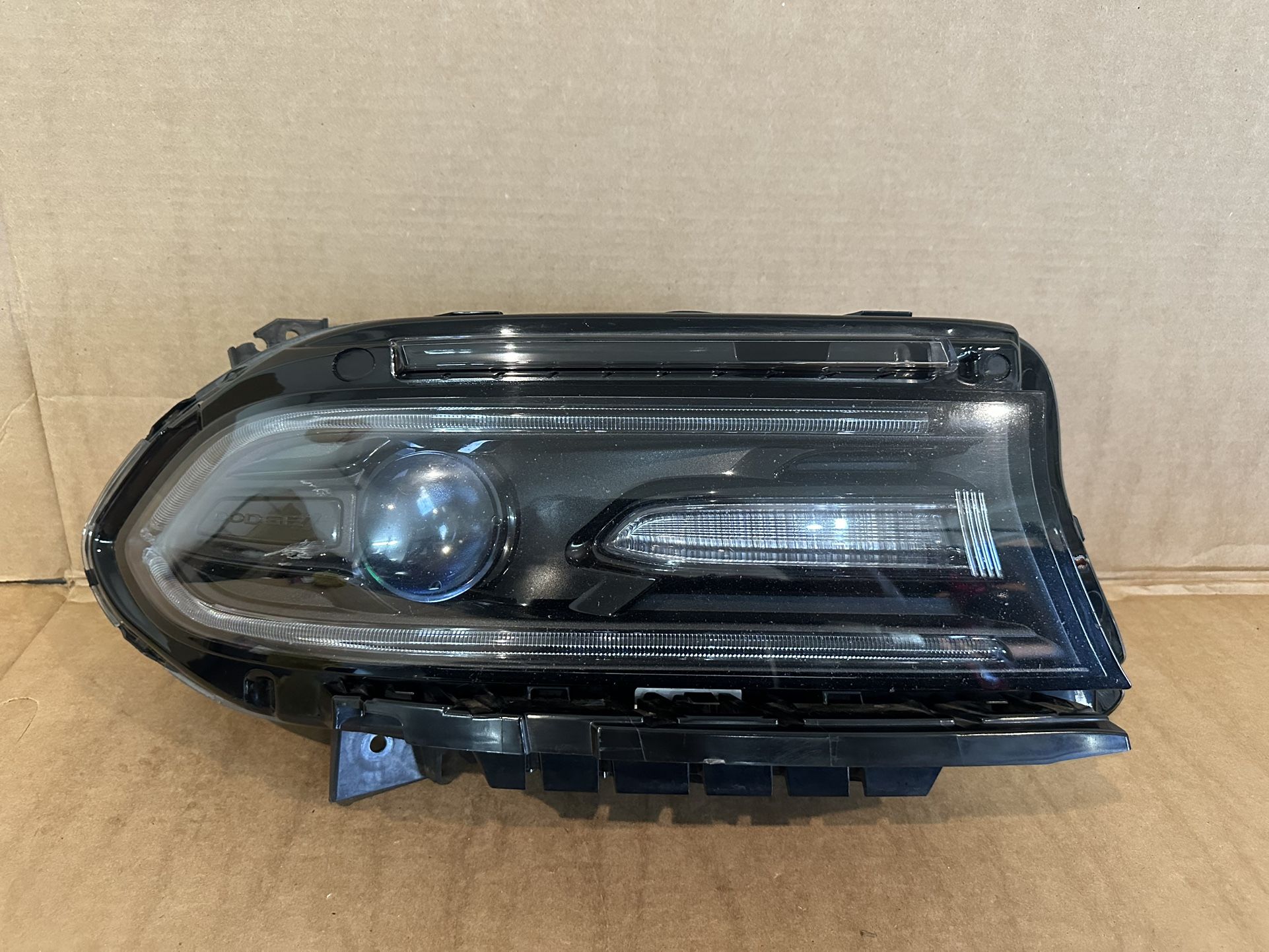 OEM | 2015--2020 DODGE CHARGER HID XENON HEADLIGHT (RIGHT,PASSENGER)