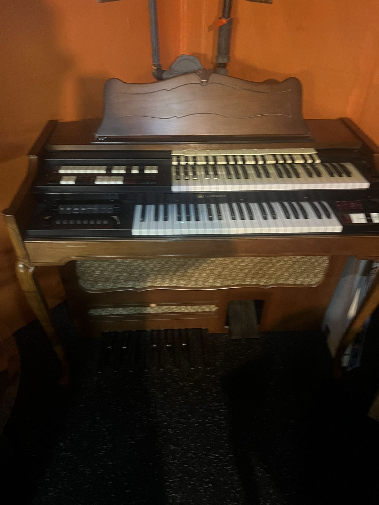 Lowery Organ