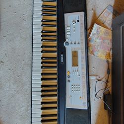 Yamaha Electric keyboard 
