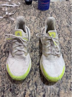 Adidas Ultraboost 22 womens Size 9 Running Shoes
