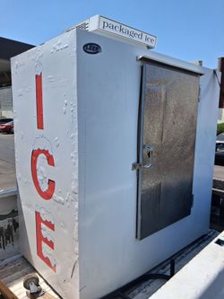 Ice  box. Storage