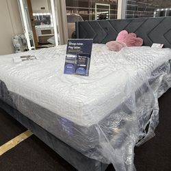 New King Size Bed Frame + King Size Mattress