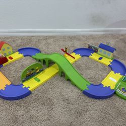 Peppa Pig All Around Peppa’s Town Set with Adjustable Track; Includes Vehicle and 1 Figure; 35+ Sounds; Ages 3 and Up