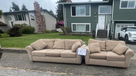 FREE Love Seat Sofa