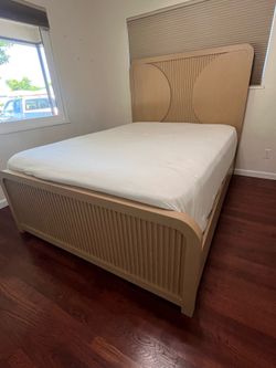 QUEEN SIZE BED