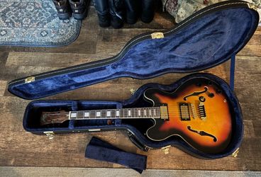 Gibson copy guitar w/ hsc