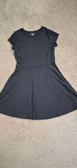 Girl's black dress