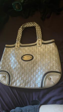 Gucci 2006 Land Mark Hong Kong Exclusive Silver Leather Purse