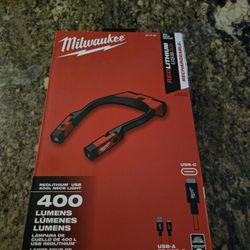 Milwaukee  Lúmens  USB Nuevo