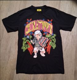 The Chinatown Market Cabo Bear Arc T-Shirt in 'Black' is a casual streetwear staple
