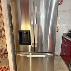 LG French door refrigerator in stainless steel